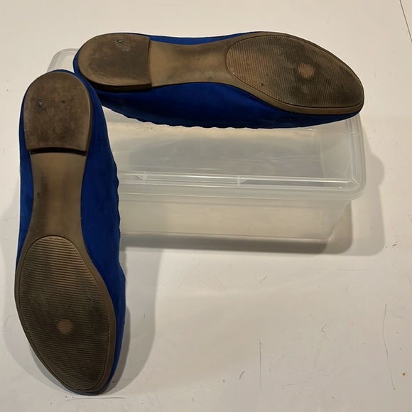 Size 11 blue suede ruffle flat - Picture 4 of 4